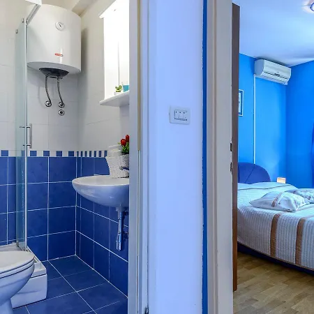Spacious In With Beach Nearby