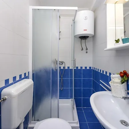 Апартаменты Spacious In With Beach Nearby